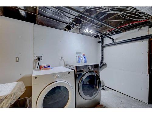 366 4 Street East, Drumheller, AB - Indoor Photo Showing Laundry Room