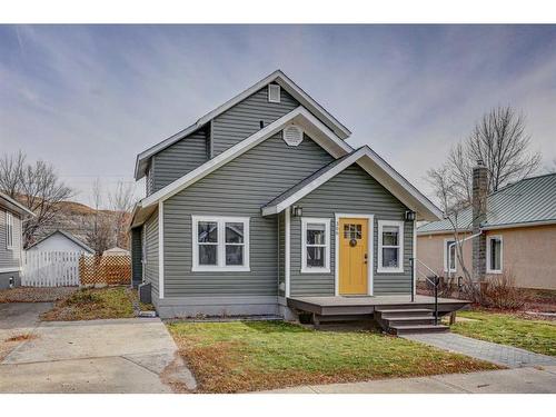 366 4 Street East, Drumheller, AB - Outdoor With Facade