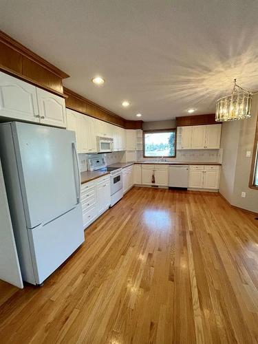 4 Evergreen Park Close West, Brooks, AB - Indoor Photo Showing Kitchen