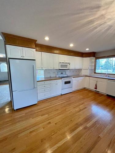 4 Evergreen Park Close West, Brooks, AB - Indoor Photo Showing Kitchen