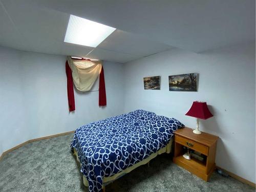 724 2 Street East, Brooks, AB - Indoor Photo Showing Bedroom