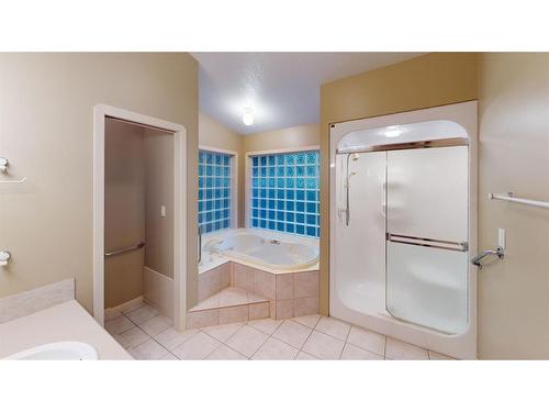 11 Laurel Place, Brooks, AB - Indoor Photo Showing Bathroom