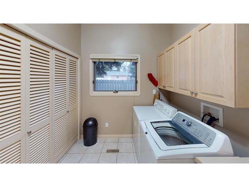 11 Laurel Place, Brooks, AB - Indoor Photo Showing Laundry Room