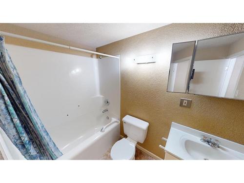 11 Laurel Place, Brooks, AB - Indoor Photo Showing Bathroom