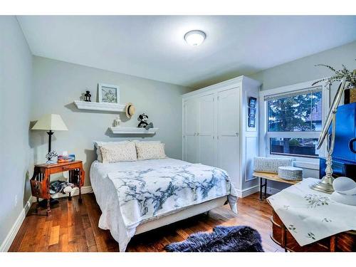 201 4 Avenue West, Hanna, AB - Indoor Photo Showing Bedroom