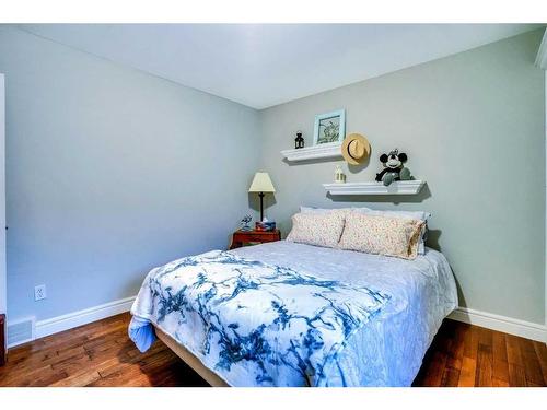 201 4 Avenue West, Hanna, AB - Indoor Photo Showing Bedroom