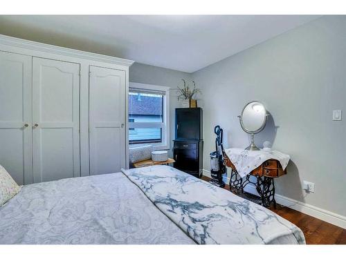 201 4 Avenue West, Hanna, AB - Indoor Photo Showing Bedroom