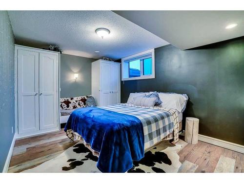 201 4 Avenue West, Hanna, AB - Indoor Photo Showing Bedroom