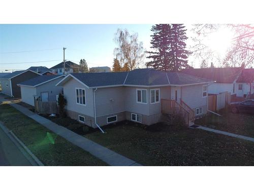 201 4 Avenue West, Hanna, AB - Outdoor