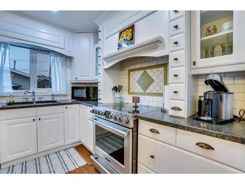 201 4 Avenue West, Hanna, AB - Indoor Photo Showing Kitchen With Double Sink