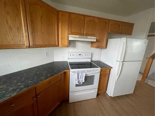 84 Upland Street, Brooks, AB - Indoor Photo Showing Kitchen