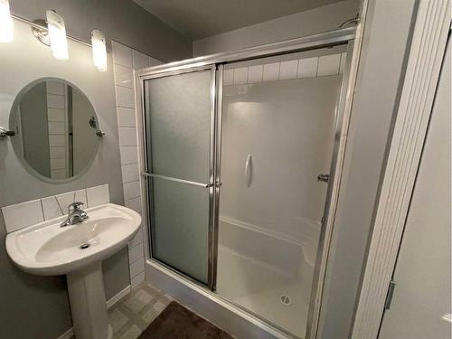 84 Upland Street, Brooks, AB - Indoor Photo Showing Bathroom