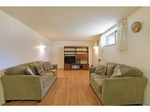 16 Chinook Crescent West, Brooks, AB - Indoor Photo Showing Living Room