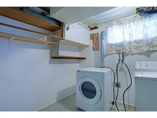 16 Chinook Crescent West, Brooks, AB - Indoor Photo Showing Laundry Room