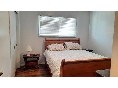 206 1 Avenue South, Morrin, AB - Indoor Photo Showing Bedroom