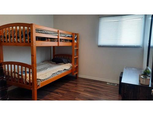 206 1 Avenue South, Morrin, AB - Indoor Photo Showing Bedroom