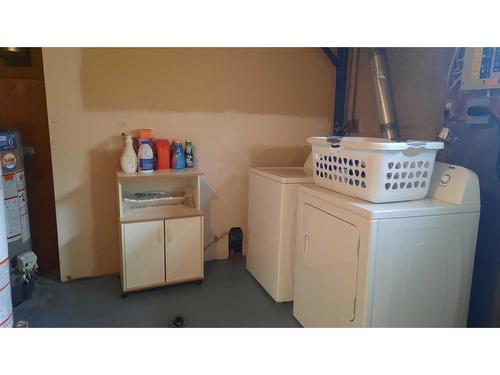 206 1 Avenue South, Morrin, AB - Indoor Photo Showing Laundry Room