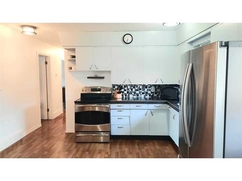 206 1 Avenue South, Morrin, AB - Indoor Photo Showing Kitchen