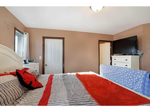 188 Upland Avenue West, Brooks, AB - Indoor Photo Showing Bedroom