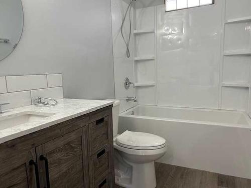 14 Spruce Drive, Drumheller, AB - Indoor Photo Showing Bathroom