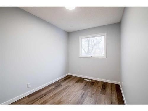 14 Spruce Drive, Drumheller, AB - Indoor Photo Showing Other Room