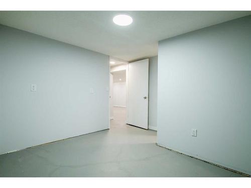 14 Spruce Drive, Drumheller, AB - Indoor Photo Showing Other Room