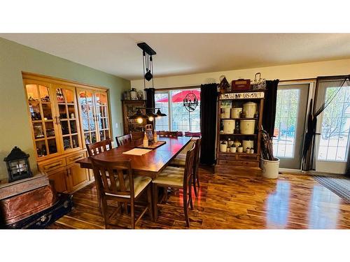 606 2 Avenue, Drumheller, AB - Indoor Photo Showing Dining Room