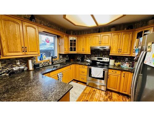 606 2 Avenue, Drumheller, AB - Indoor Photo Showing Kitchen With Double Sink