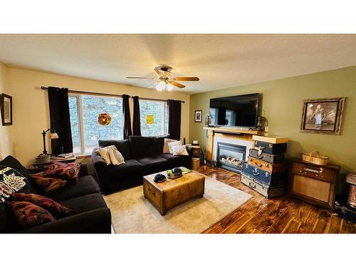 606 2 Avenue, Drumheller, AB - Indoor Photo Showing Living Room With Fireplace