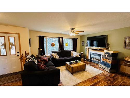 606 2 Avenue, Drumheller, AB - Indoor Photo Showing Living Room With Fireplace