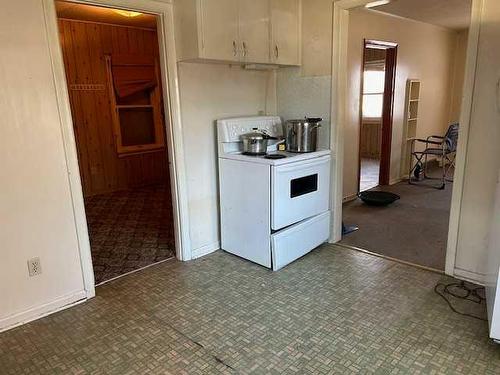 623 Centre Street, Brooks, AB - Indoor Photo Showing Kitchen