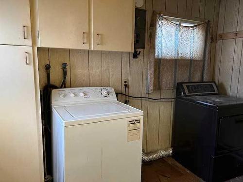 623 Centre Street, Brooks, AB - Indoor Photo Showing Laundry Room