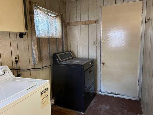 623 Centre Street, Brooks, AB - Indoor Photo Showing Laundry Room