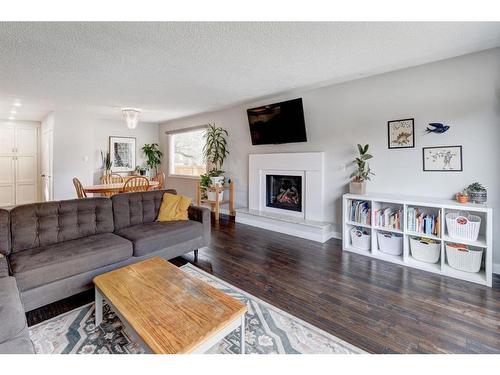 1401 Riverside Drive East, Drumheller, AB - Indoor Photo Showing Living Room With Fireplace