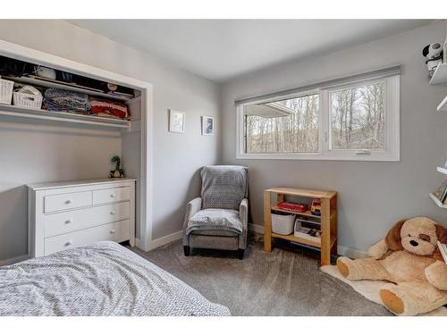 1401 Riverside Drive East, Drumheller, AB - Indoor Photo Showing Bedroom