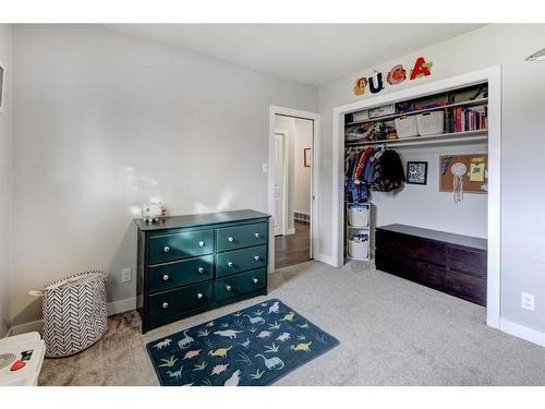 1401 Riverside Drive East, Drumheller, AB - Indoor Photo Showing Bedroom