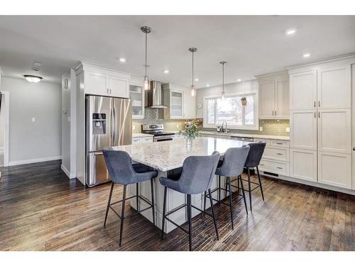 1401 Riverside Drive East, Drumheller, AB - Indoor Photo Showing Kitchen With Upgraded Kitchen