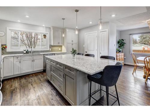 1401 Riverside Drive East, Drumheller, AB - Indoor Photo Showing Kitchen With Upgraded Kitchen