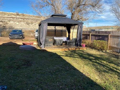 102 7 Ave Sw, Drumheller, AB - Outdoor