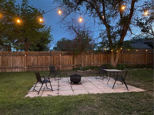 102 7 Ave Sw, Drumheller, AB - Outdoor With Backyard