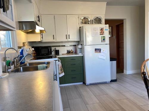 102 7 Ave Sw, Drumheller, AB - Indoor Photo Showing Kitchen With Double Sink