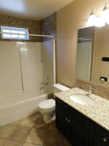 36 Fairview Close East, Brooks, AB - Indoor Photo Showing Bathroom