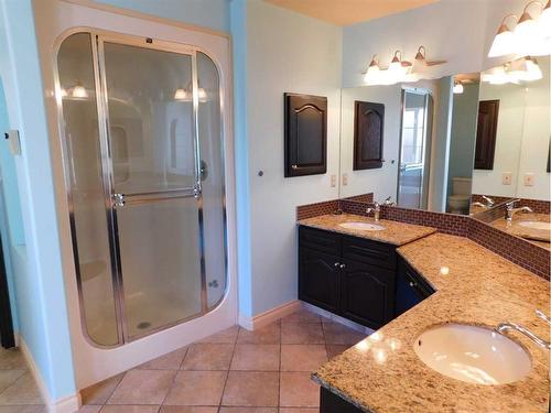 36 Fairview Close East, Brooks, AB - Indoor Photo Showing Bathroom