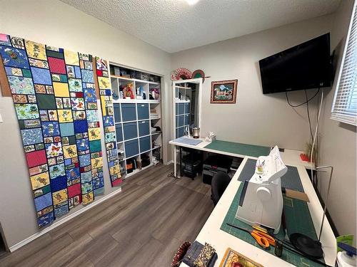 1678 29 Street Se, Medicine Hat, AB - Indoor Photo Showing Bedroom