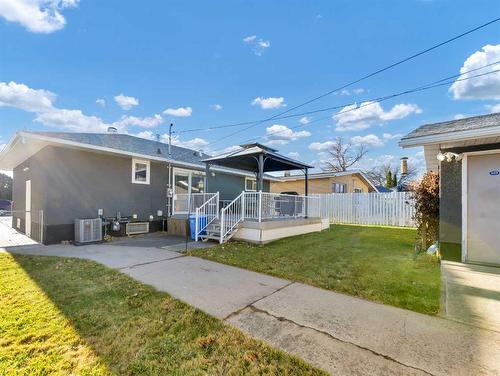 1678 29 Street Se, Medicine Hat, AB - Outdoor With Exterior