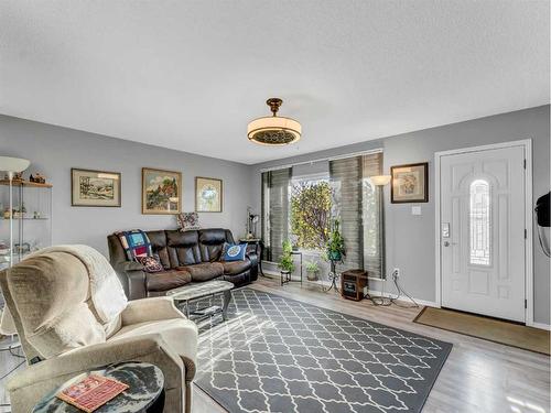 1678 29 Street Se, Medicine Hat, AB - Indoor Photo Showing Bathroom