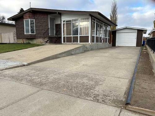 24 9 Avenue West, Brooks, AB - Outdoor