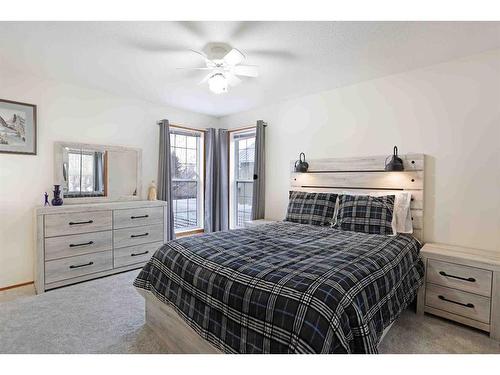 204 2 Avenue East, Hanna, AB - Indoor Photo Showing Bedroom