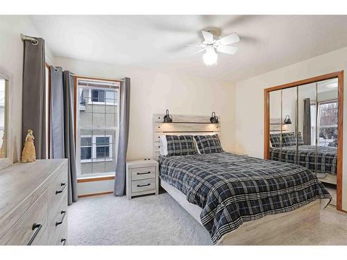 204 2 Avenue East, Hanna, AB - Indoor Photo Showing Bedroom