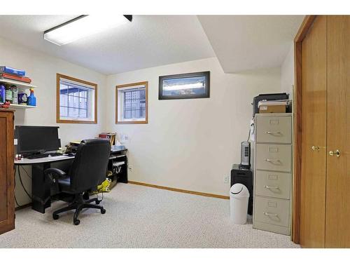 204 2 Avenue East, Hanna, AB - Indoor Photo Showing Office